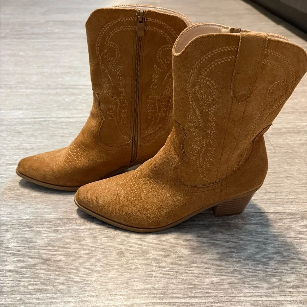 Styleloop Khaki Faux Suede Western Ankle Boots - Picture 10 of 10
